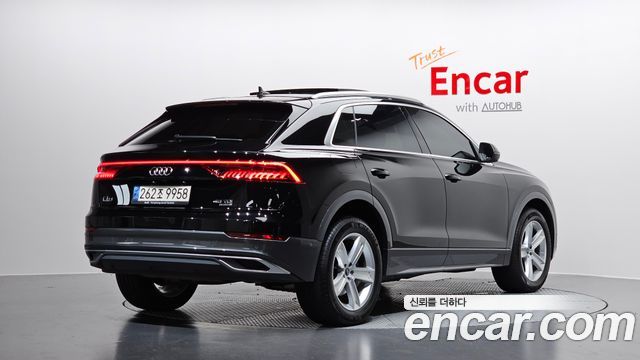 Audi Q8 45 TDI Quattro Premium - фото 1