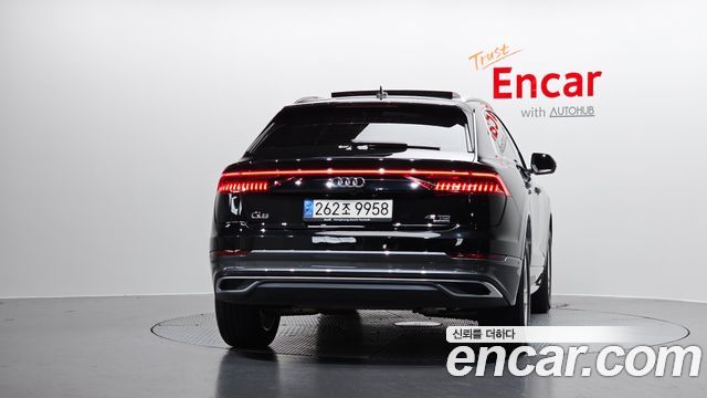 Audi Q8 45 TDI Quattro Premium - фото 3