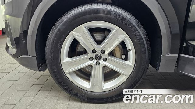 Audi Q8 45 TDI Quattro Premium - фото 4