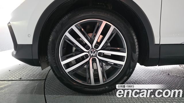 Volkswagen Tiguan 2-го поколения 2.0 TDI Prestige - фото 3