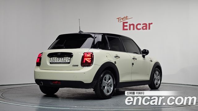 Mini Cooper 5Door Standard 3rd - фото 1