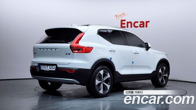 Volvo XC40 B4 Ultra Bright - фото 1