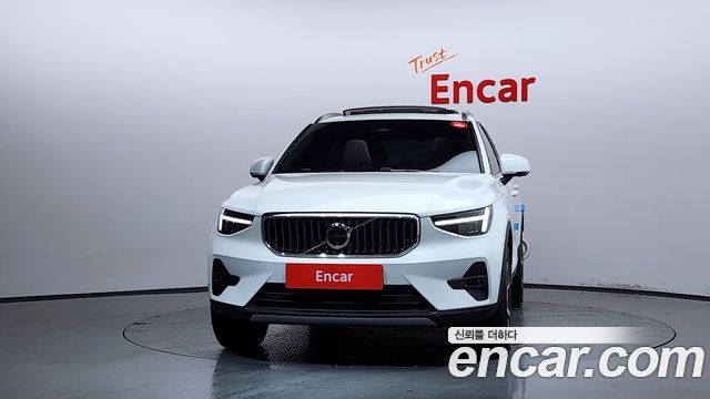 Volvo XC40 B4 Ultra Bright - фото 2