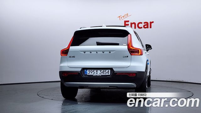 Volvo XC40 B4 Ultra Bright - фото 3