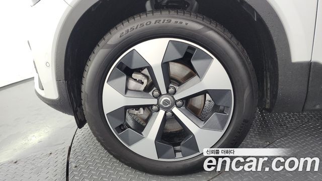 Volvo XC40 B4 Ultra Bright - фото 4