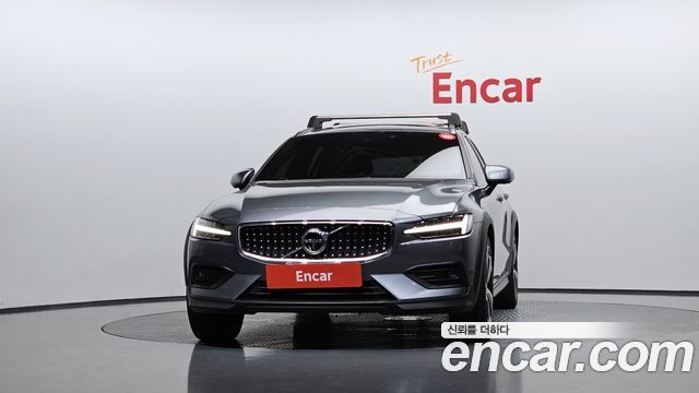 Volvo V60 Cross Country 2-го поколения T5 Pro AWD - фото 2