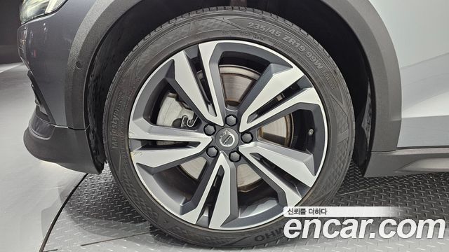 Volvo V60 Cross Country 2-го поколения T5 Pro AWD - фото 4