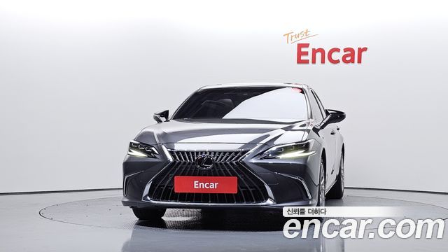 Lexus ES 300h 7-го поколения Executive - фото 2