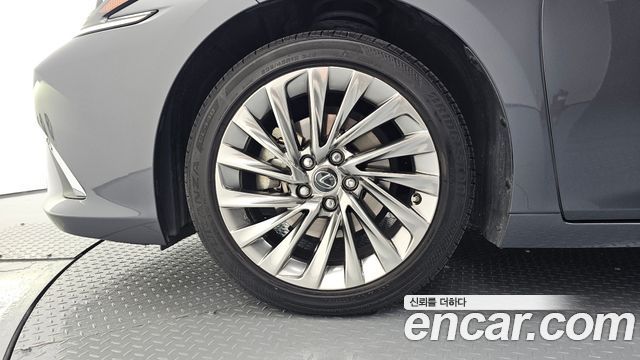 Lexus ES 300h 7-го поколения Executive - фото 4