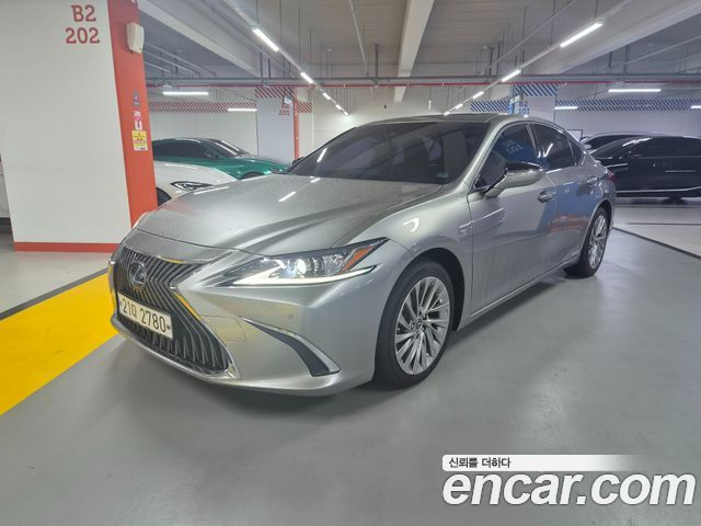 Lexus ES 300h 7-го поколения Luxury Plus - фото 0