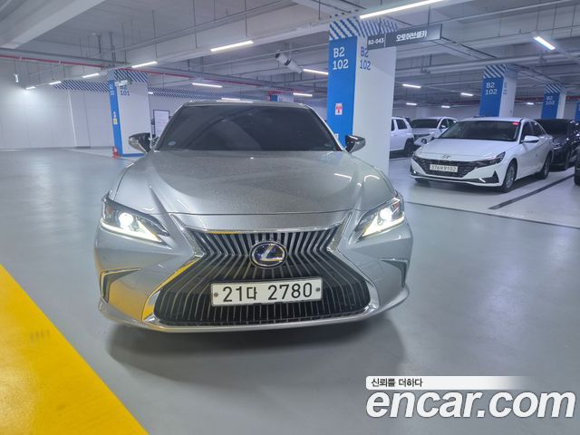 Lexus ES 300h 7-го поколения Luxury Plus - фото 1