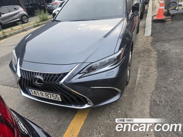 Lexus ES 300h 7-го поколения Executive - фото 0