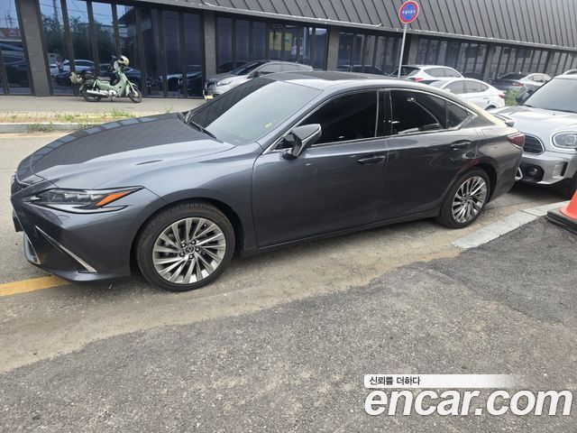 Lexus ES 300h 7-го поколения Executive - фото 1