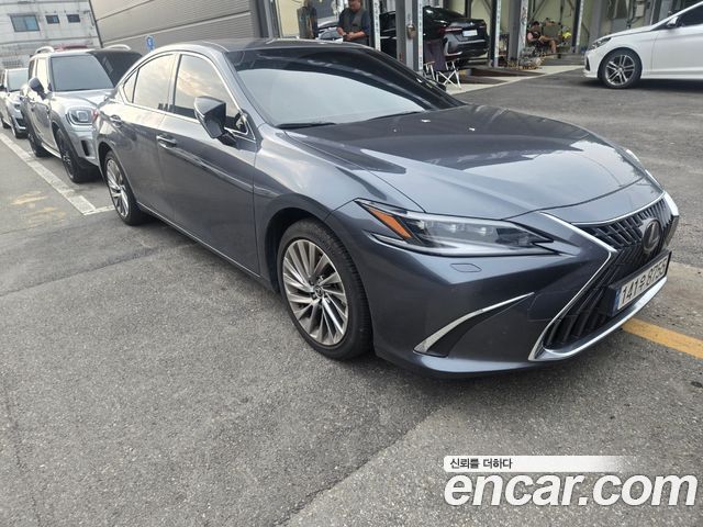 Lexus ES 300h 7-го поколения Executive - фото 2