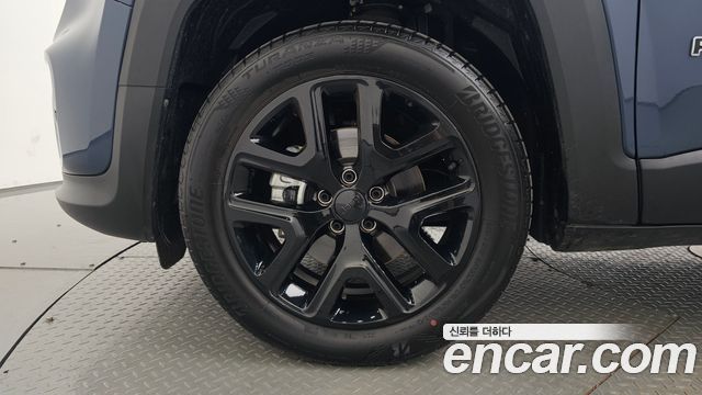 Jeep Renegade 1.3 Limited - фото 3