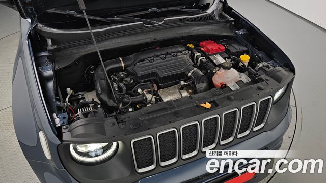 Jeep Renegade 1.3 Limited - фото 4