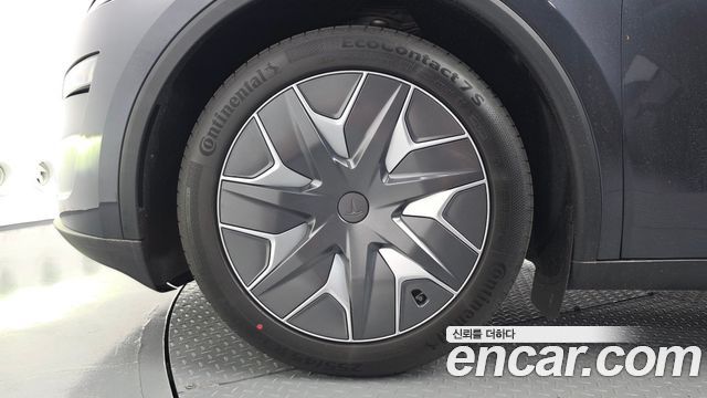 Tesla Model Y L Long Range AWD - фото 4