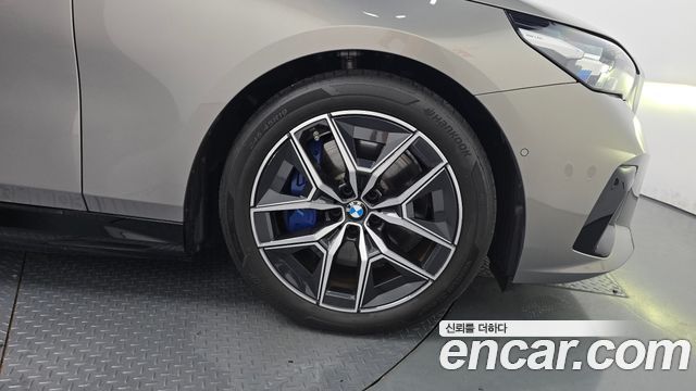 BMW i5 G60 eDrive 40 M Sport - фото 4