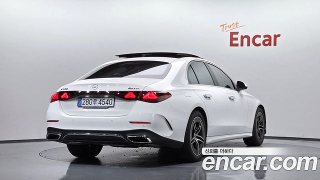 Mercedes-Benz E-Class W214 E300 4MATIC AMG Line - фото 1