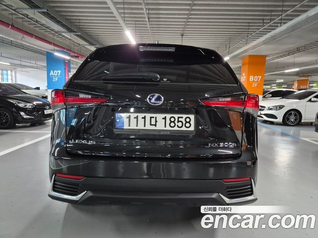 Lexus NX 300h Executive - фото 2