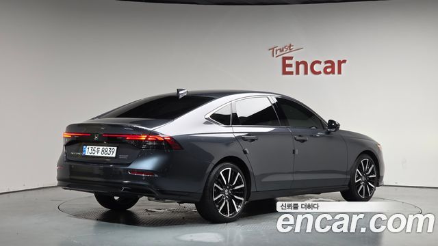 Honda Accord 11-го поколения 2.0 Hybrid Touring - фото 0