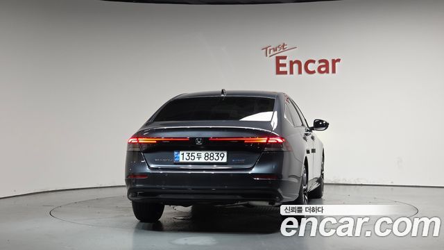 Honda Accord 11-го поколения 2.0 Hybrid Touring - фото 2