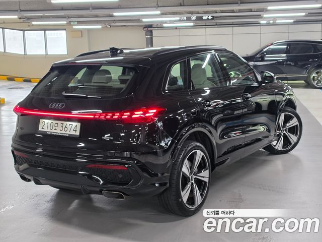 Audi Q5 40 TFSI Quattro S Line - фото 1