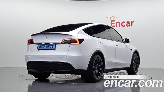 Tesla Model Y RWD - фото 1