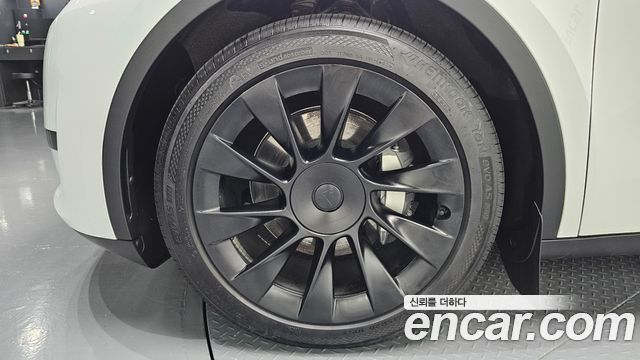 Tesla Model Y RWD - фото 4