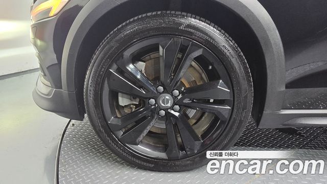 Volvo V60 Cross Country 2-го поколения B5 Pro AWD - фото 4
