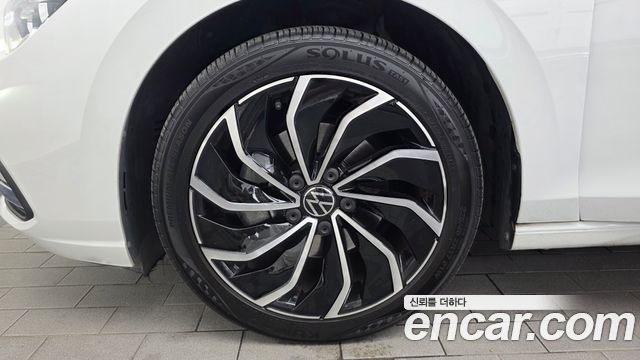 Volkswagen Golf 8-го поколения 2.0 TDI Prestige - фото 4