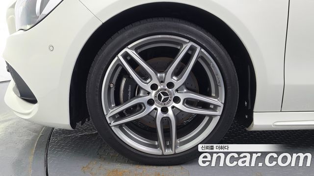 Mercedes-Benz CLA-Class C117 CLA220 AMG Line - фото 4