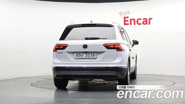 Volkswagen Tiguan 2-го поколения 2.0 TDI Premium - фото 3
