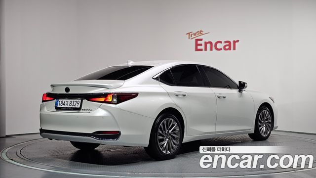 Lexus ES 300h 7-го поколения Luxury Plus - фото 1