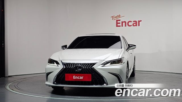 Lexus ES 300h 7-го поколения Luxury Plus - фото 2