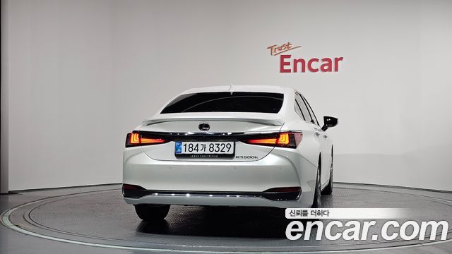 Lexus ES 300h 7-го поколения Luxury Plus - фото 3