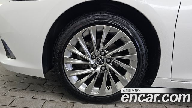Lexus ES 300h 7-го поколения Luxury Plus - фото 4