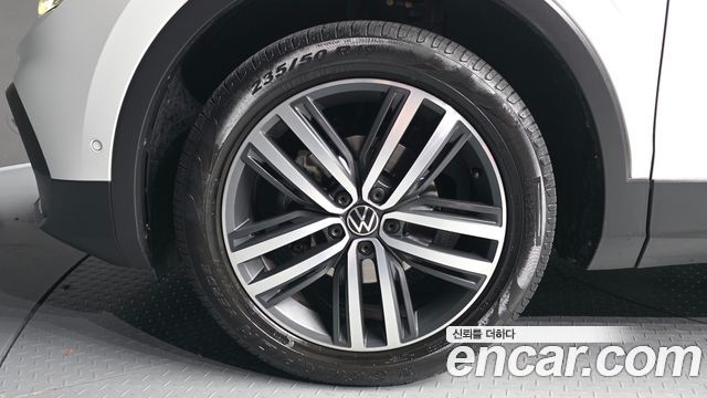 Volkswagen Tiguan 2-го поколения 2.0 TDI 4Motion Prestige - фото 4