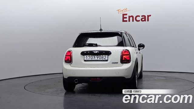 Mini Cooper 5Door Standard 3rd - фото 3
