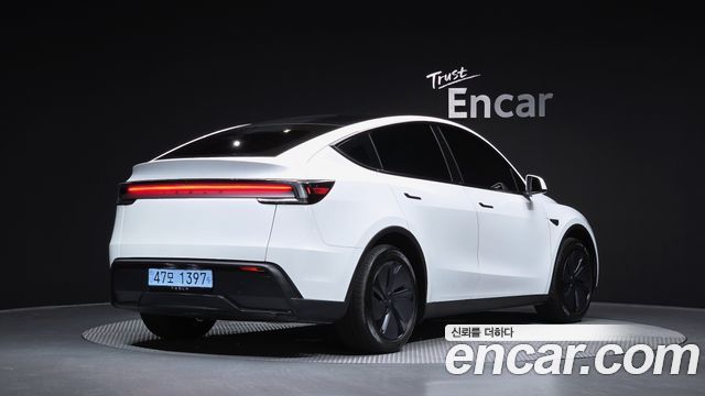 Tesla Model Y RWD - фото 1