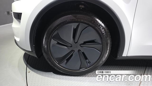 Tesla Model Y RWD - фото 4