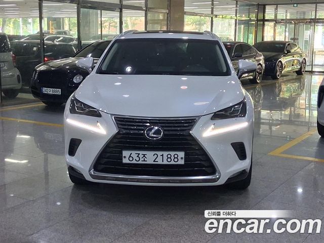 Lexus NX 300h Supreme - фото 1