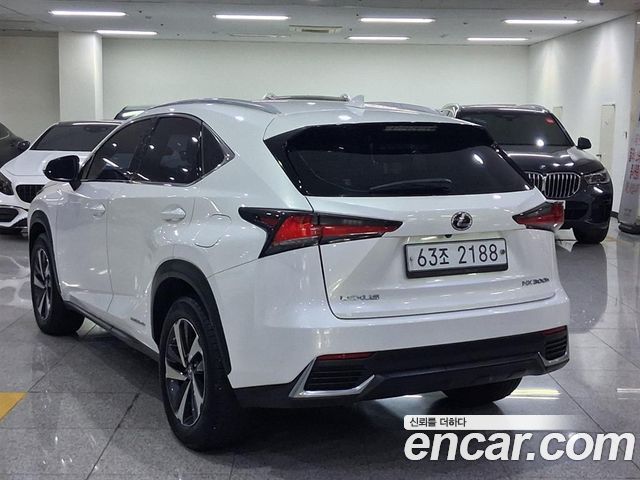 Lexus NX 300h Supreme - фото 2