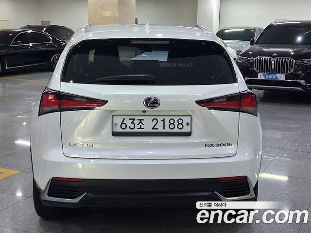 Lexus NX 300h Supreme - фото 3