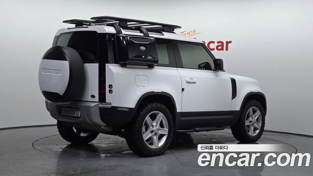 Land Rover Defender L663 90 D250 SE - фото 0