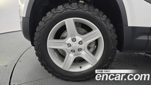 Land Rover Defender L663 90 D250 SE - фото 3
