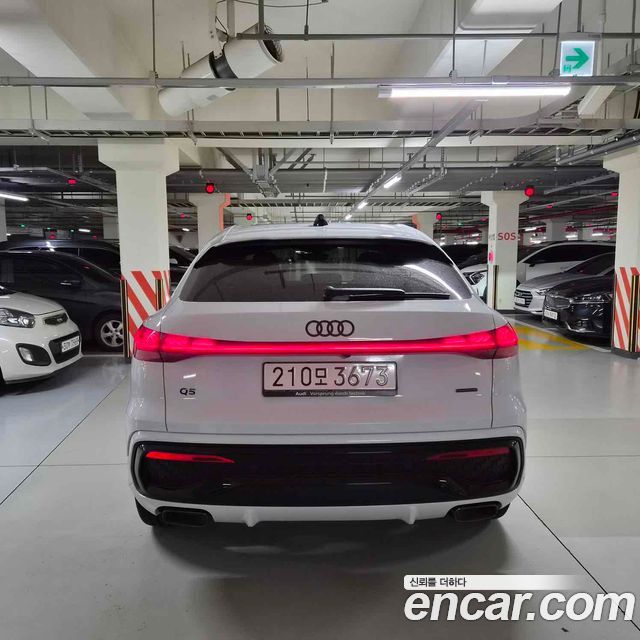 Audi Q5 45 TFSI Quattro Sportback S Line - фото 1