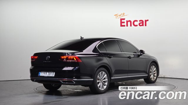 Volkswagen Passat B8 2.0 TDI Premium - фото 1