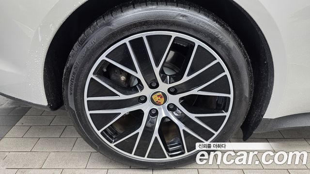 Porsche Taycan Base - фото 4