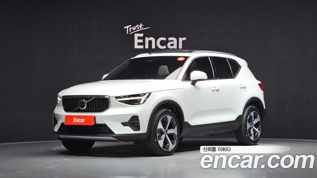Volvo XC40 B4 Ultimate Bright - фото 0